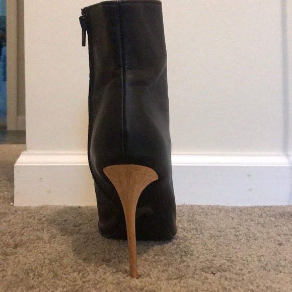 Black and gold open toed lace up heel boots - Picture 8 of 8